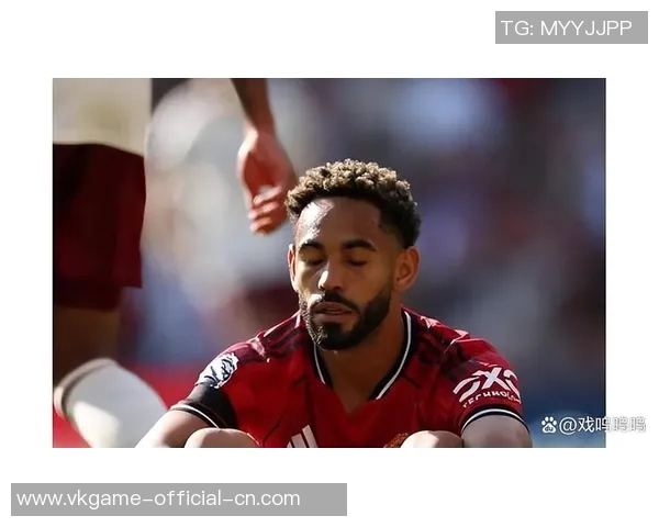 曼联足总杯大胜里昂球员帽子戏法引发争议判罚热议