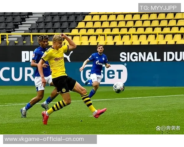 英超激战：多特蒙德与曼城战成平局红牌事件引发全场热议