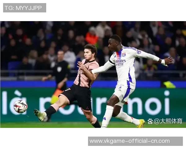 国王杯精彩对决：里昂逆转那不勒斯乌龙球成比赛转折点分析