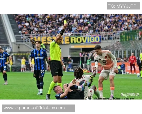 国王杯激战曼联与国米平局补时进球引发争议判罚引爆全场气氛